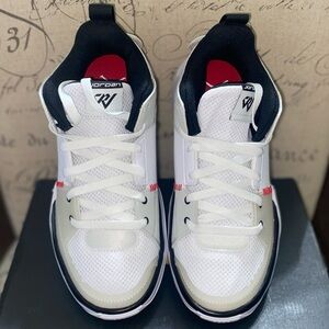 NWOT - NIKE Jordan • Youth/Women